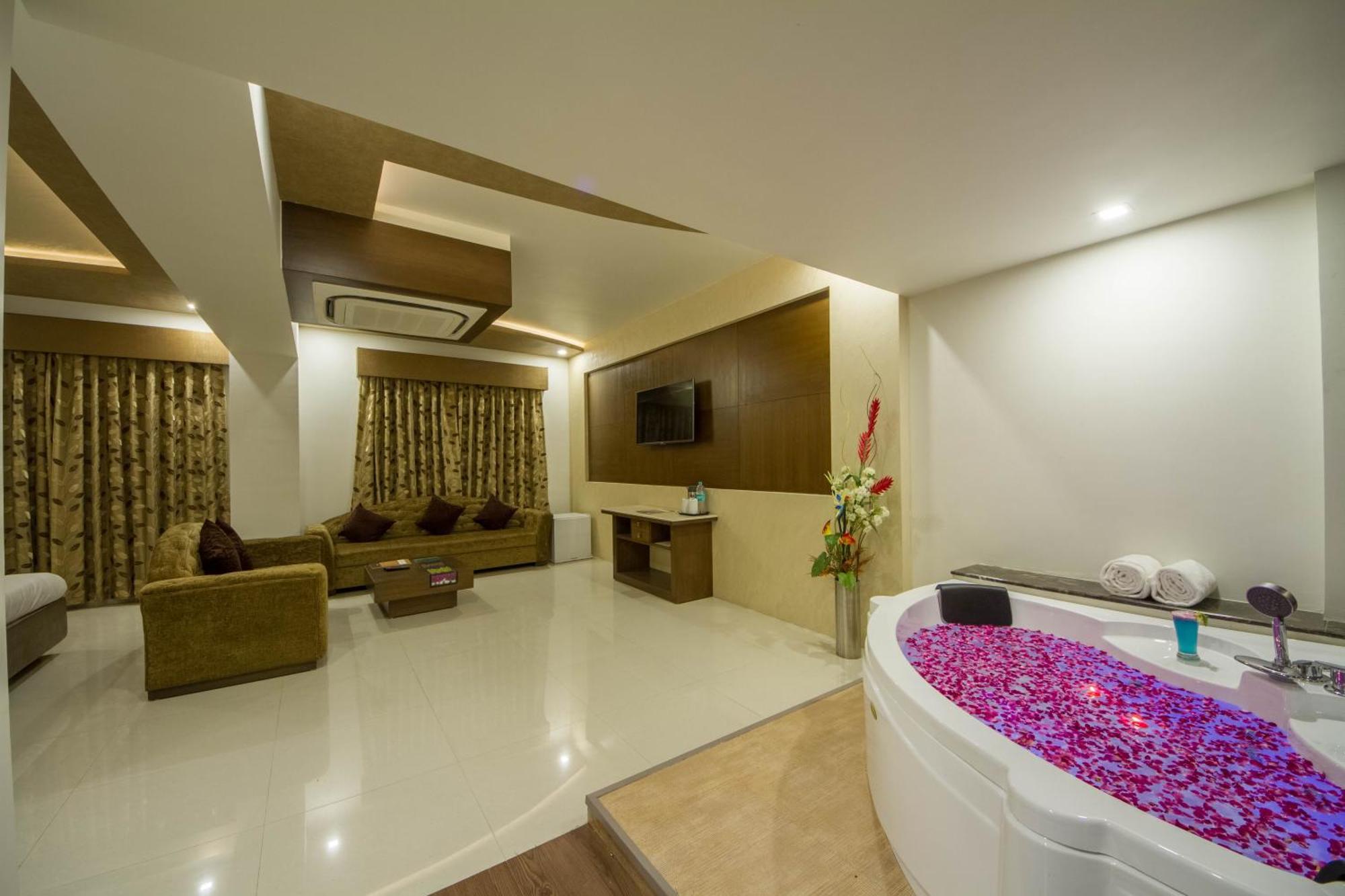 Tgv Hotel أحمد أباد المظهر الخارجي الصورة